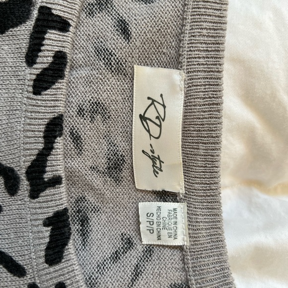 Gray/Black Cheetah Print Sweater - Picture 6 of 6